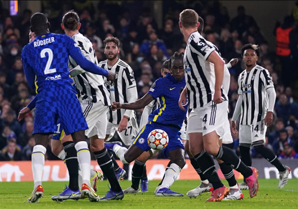 Chelsea thành công đoạt ngôi đầu bảng H, sau trận thắng đậm 4-0 trước Juventus