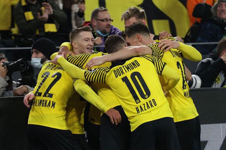Dortmund thắng Stuttgar - phả hơi nóng vào gáy Hùm xám