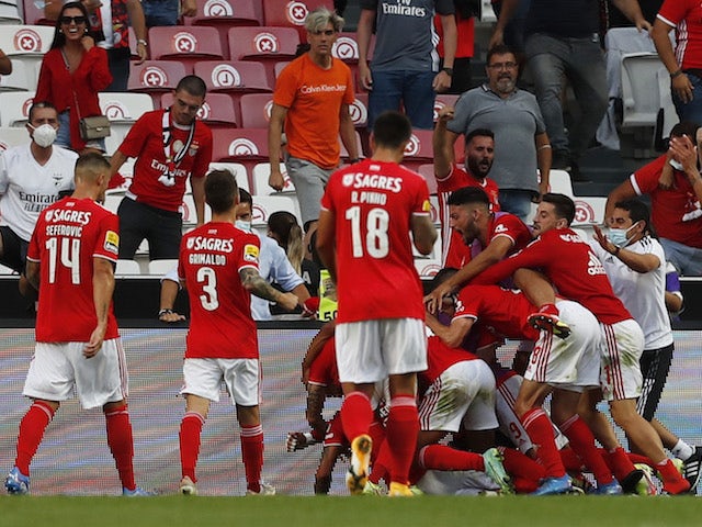 Benfica có lợi thế ghi liên tiếp 7 bàn nhưng trận đấu không thể tiếp tục diễn ra