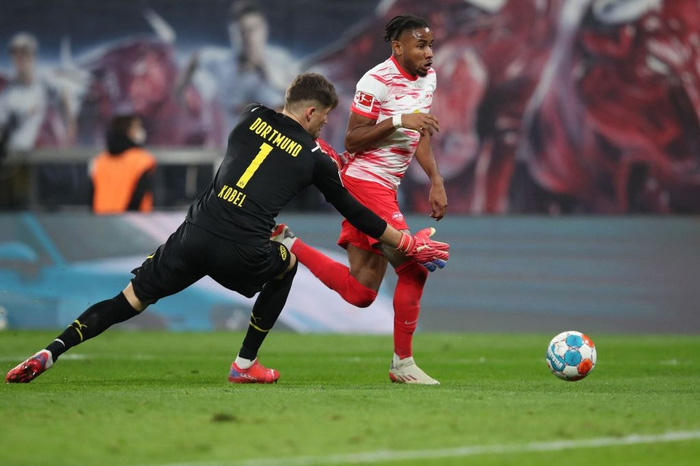 Nkunku mở tỉ số cho Leipzig trước Dortmund
